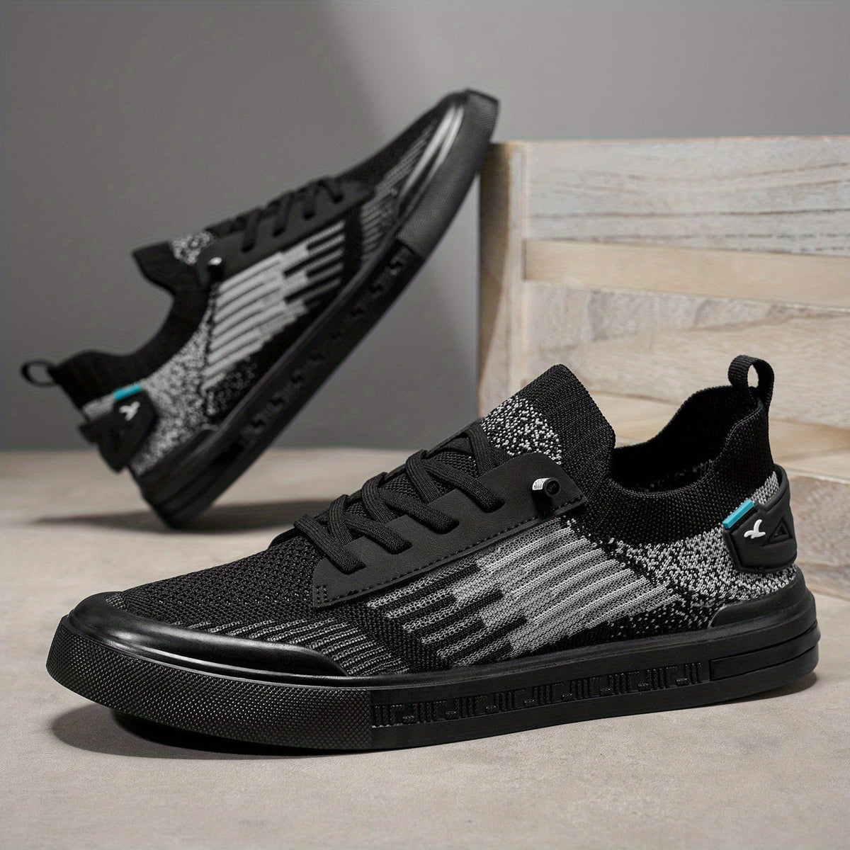 Sneakers in Casual Two-Tone Knit with Flat Rubber Sole