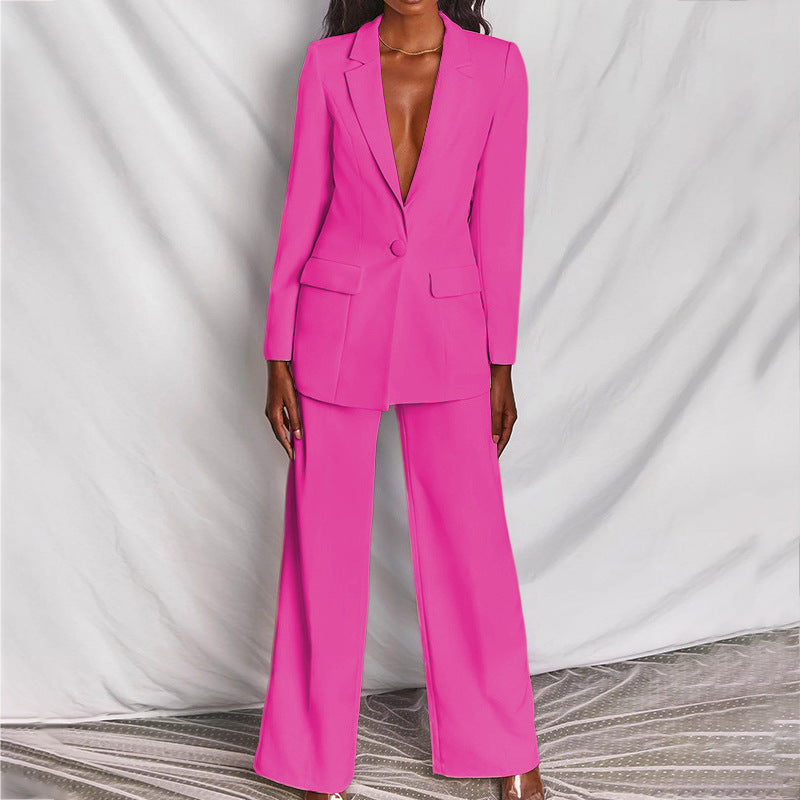 Elegant Women’s Suit with a Structured Blazer