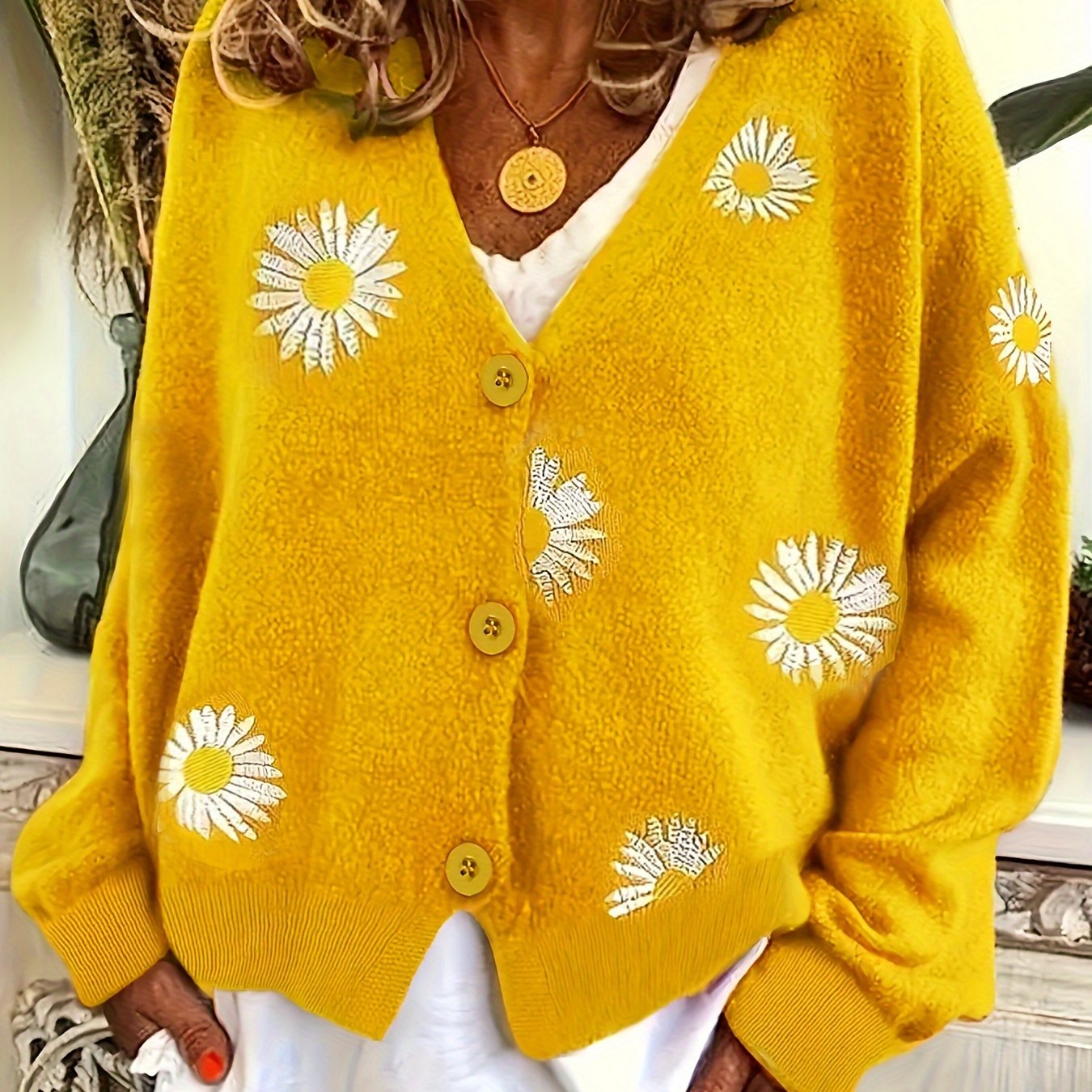 Women's Embroidered Cardigan with Buttons and Floral Embroidery