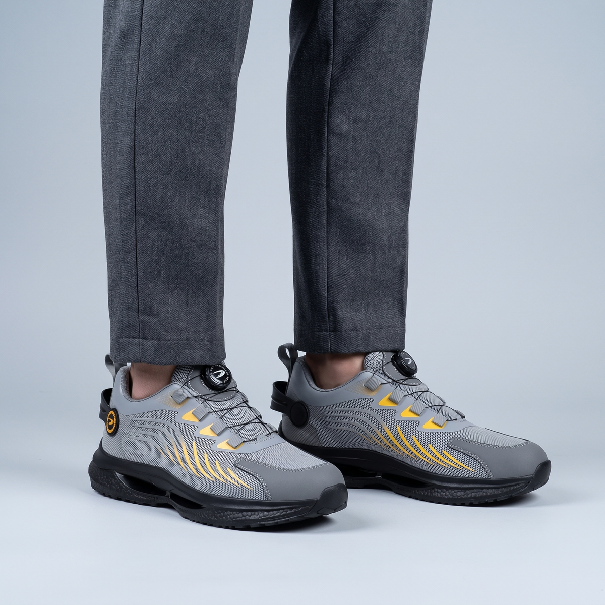 Sneakers Comfortable Safety Shoes with Reinforced Toe Cap and Anti-Slip Sole