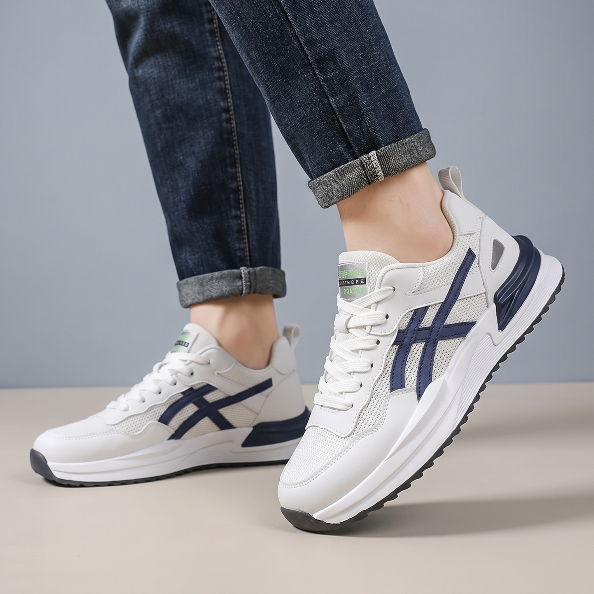 Sneakers Men's Casual in Black and White with a Simple, Elegant Design