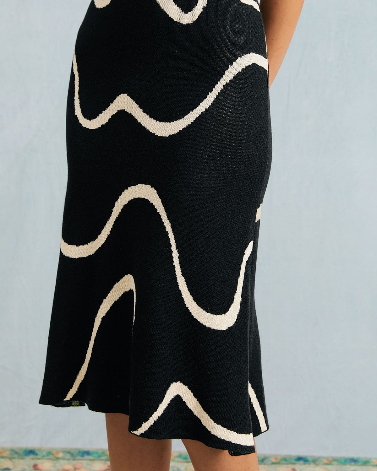 Black Wave Mermaid Hem Knit Midi Dress