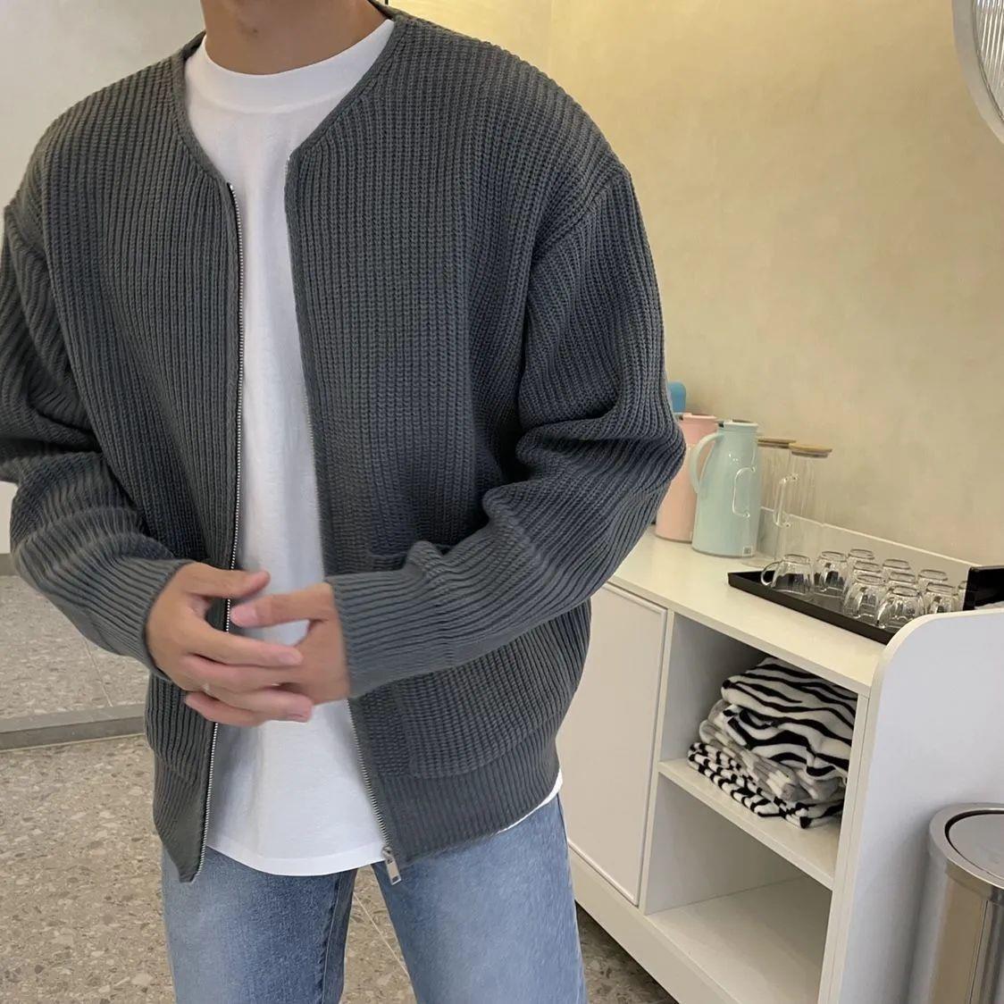 Men’s Crew Neck Knit Cardigan with Ribbed Hem