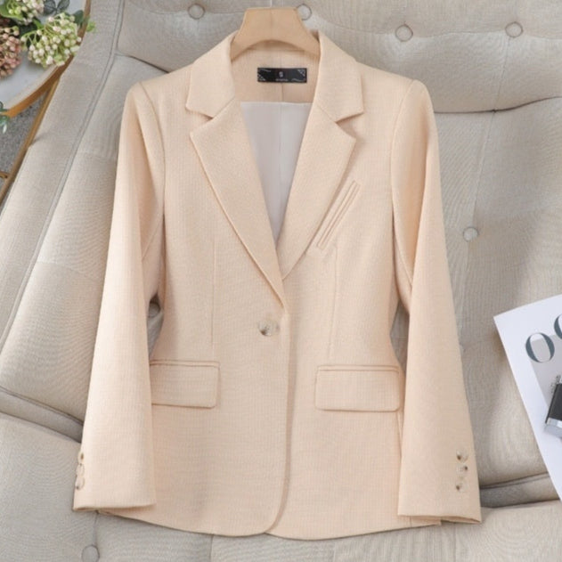 Elegant Fitted Blazer with Functional Pockets