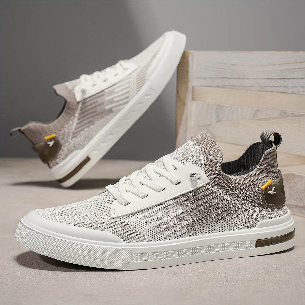 Sneakers in Casual Two-Tone Knit with Flat Rubber Sole