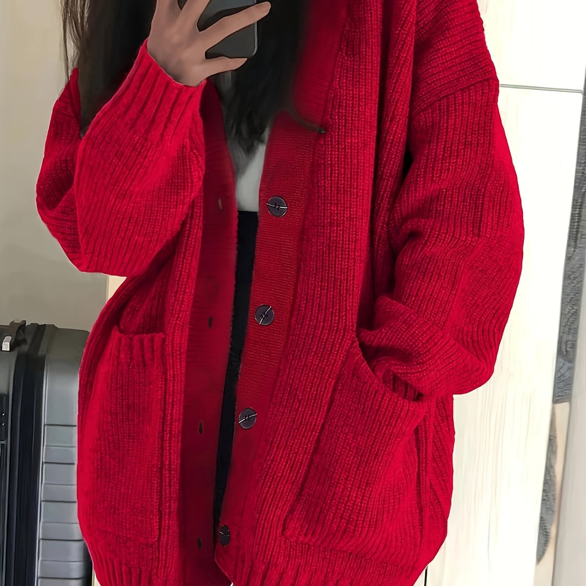 Oversized Women’s Chunky-Knit Cardigan with Buttons and Pockets