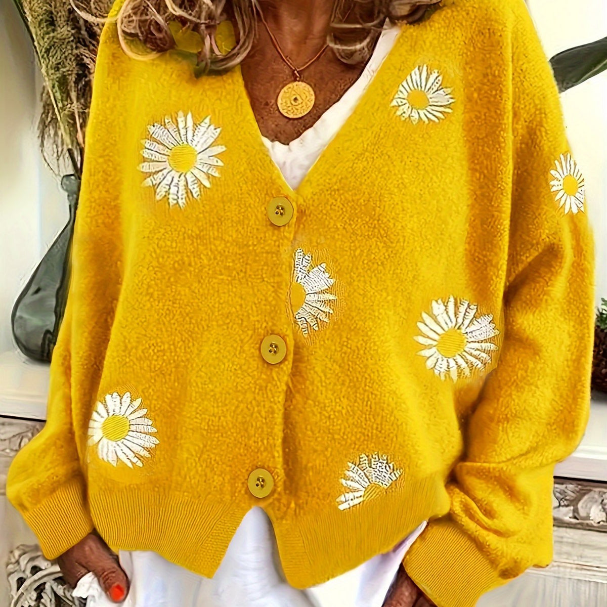 Women's Embroidered Cardigan with Buttons and Floral Embroidery