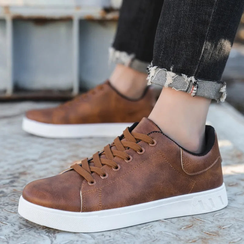 Sneakers in Premium Leather Elegant with Clean and Lightweight Design