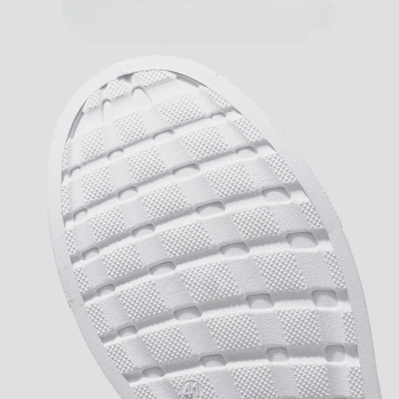 Sneakers in Premium Leather Elegant with Clean and Lightweight Design