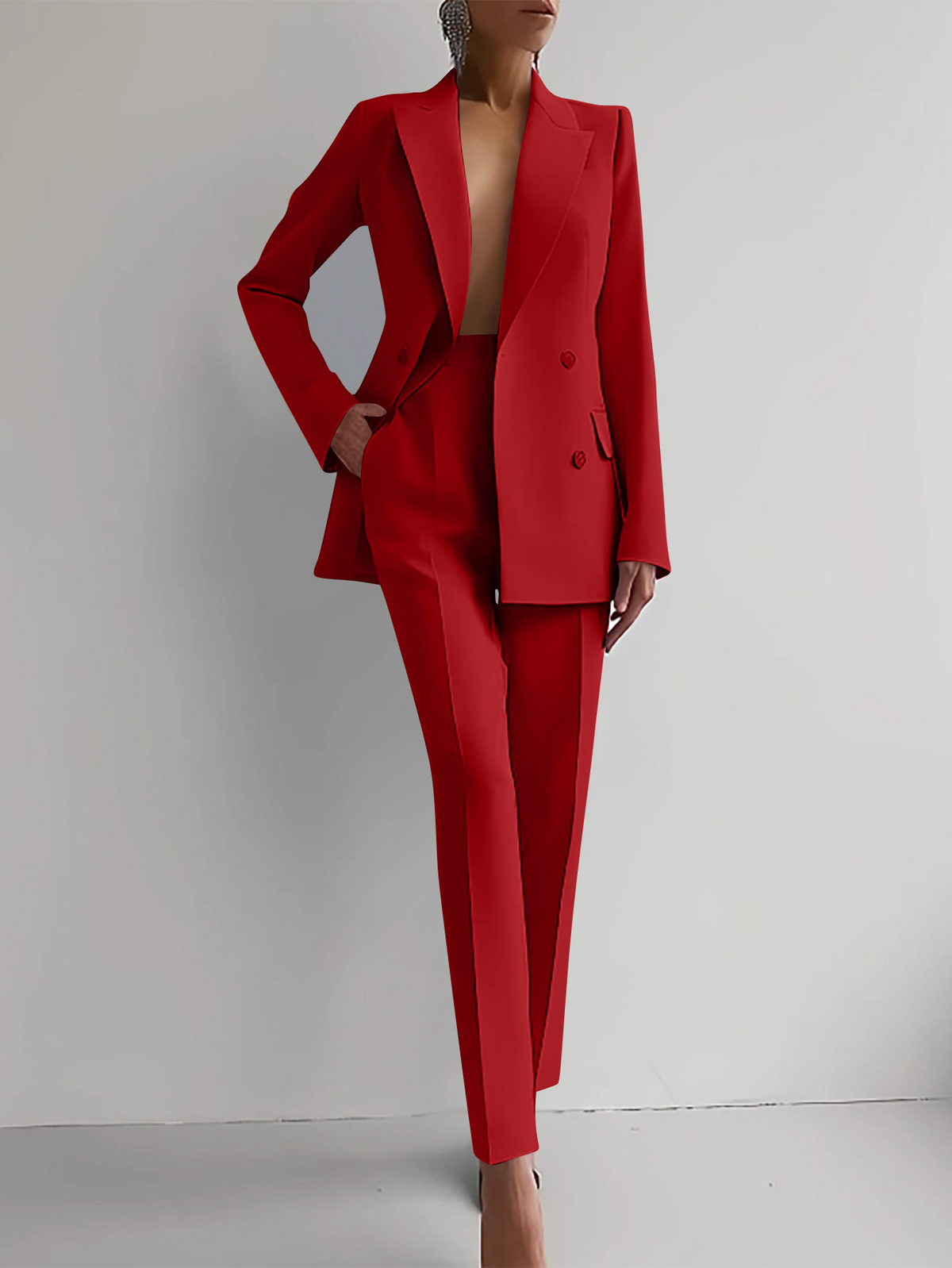 Women’s Suit in Flowing Fabric for Autumn
