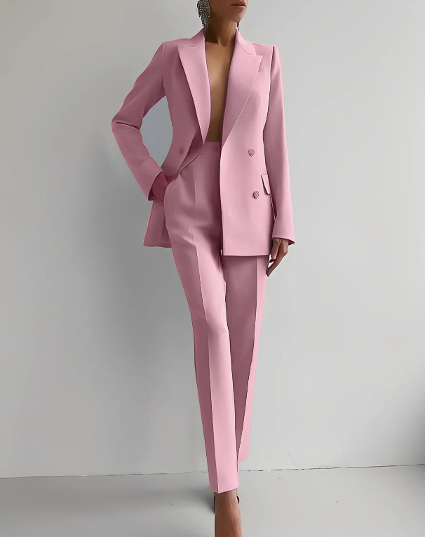 Women’s Suit in Flowing Fabric for Autumn