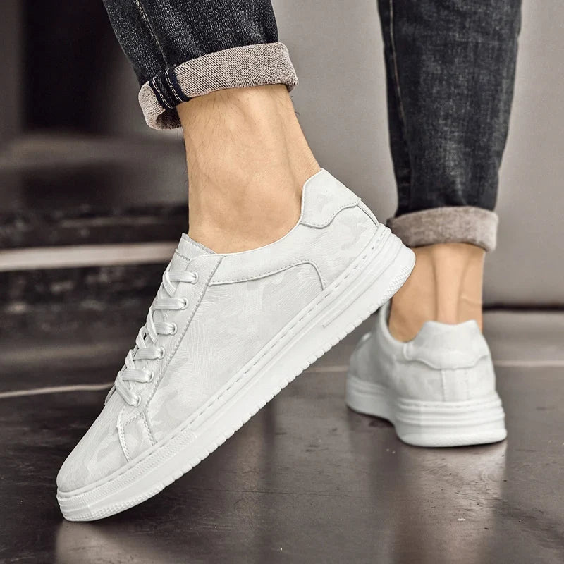 Sneakers in Versatile Design Canyon Colour Genuine Leather