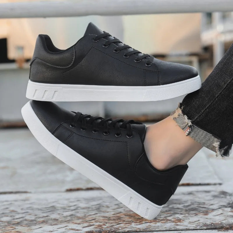 Sneakers in Premium Leather Elegant with Clean and Lightweight Design
