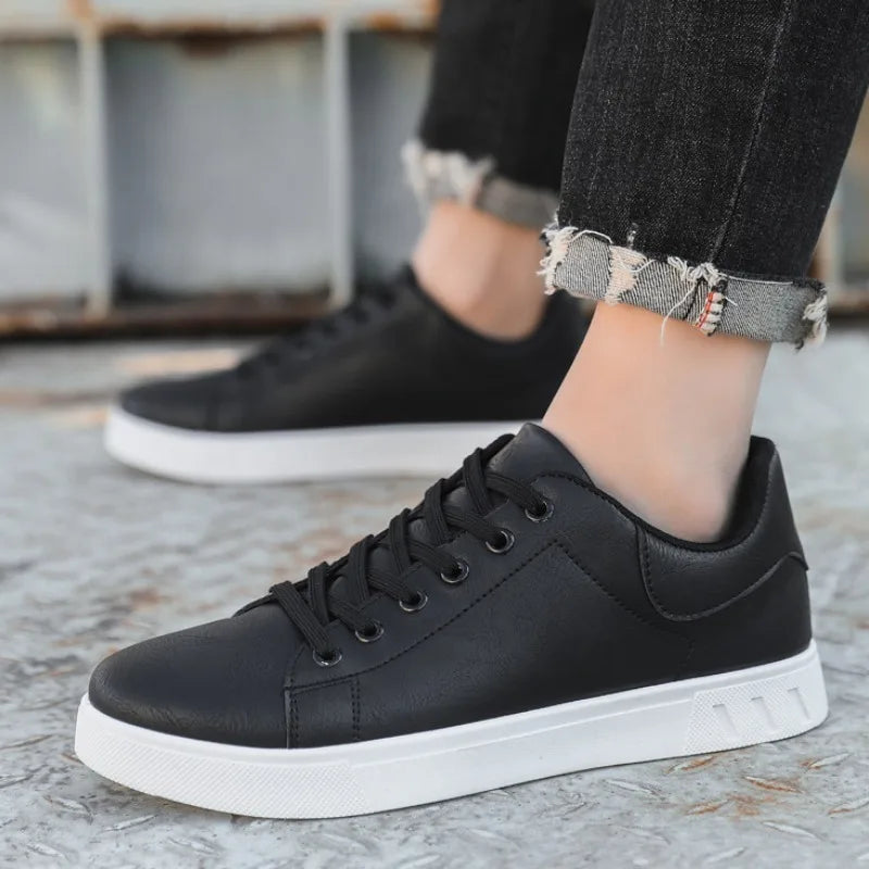 Sneakers in Premium Leather Elegant with Clean and Lightweight Design