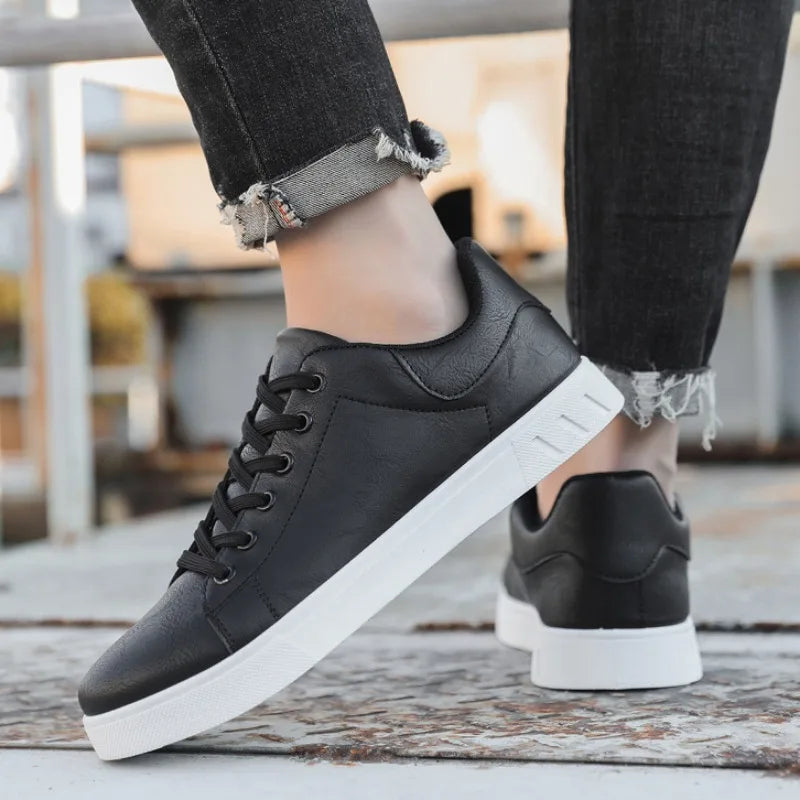 Sneakers in Premium Leather Elegant with Clean and Lightweight Design