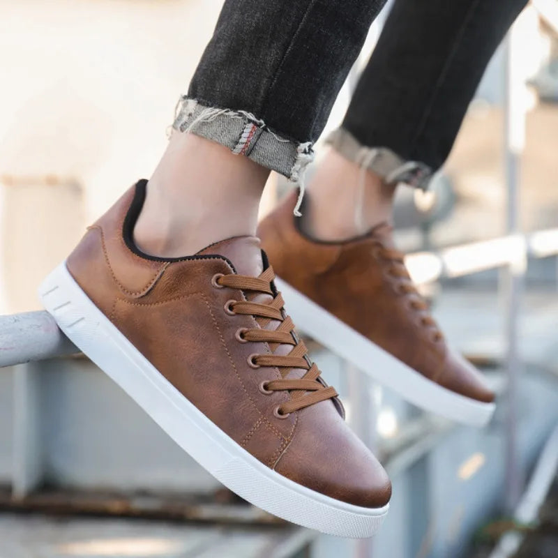 Sneakers in Premium Leather Elegant with Clean and Lightweight Design