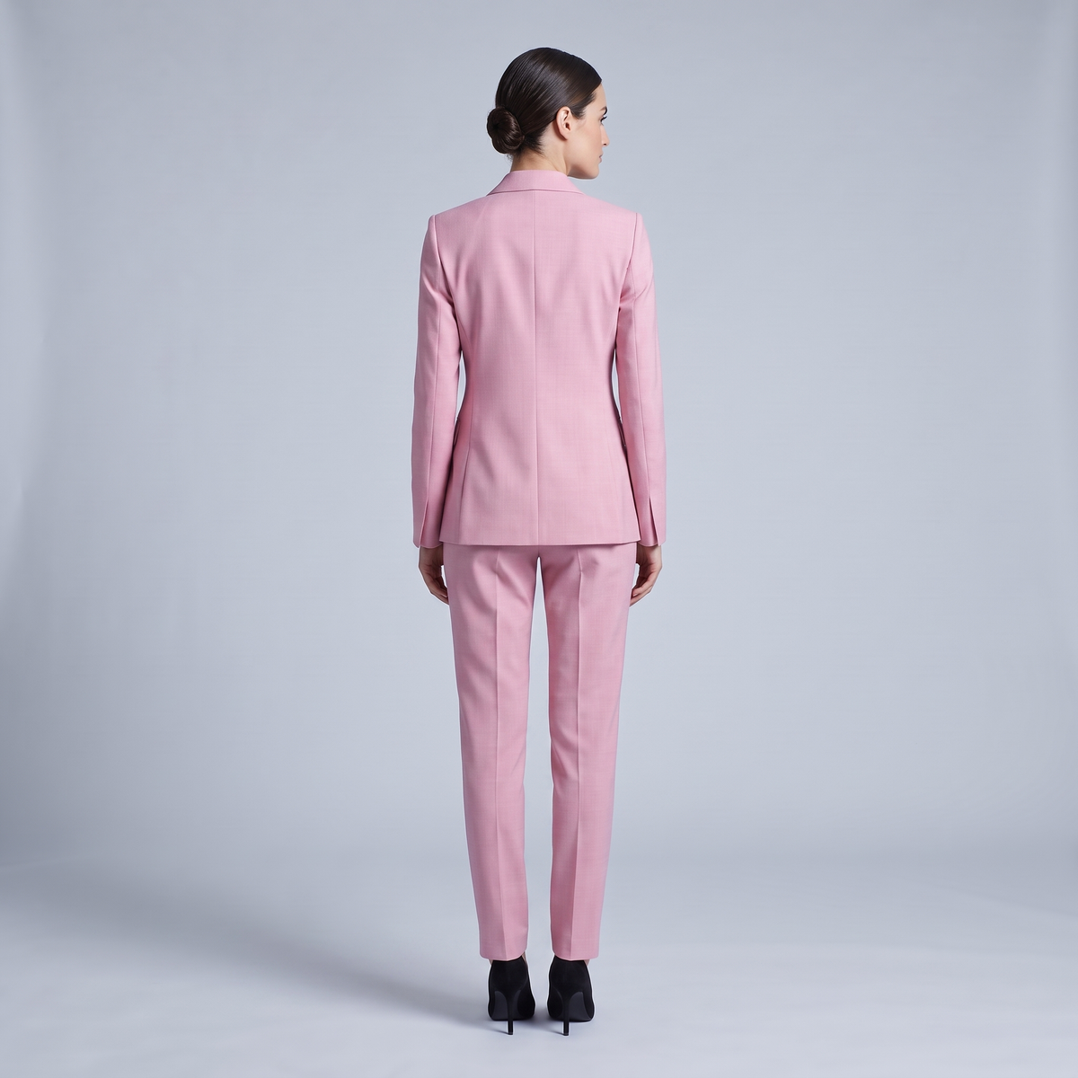 Women’s Suit in Flowing Fabric for Autumn