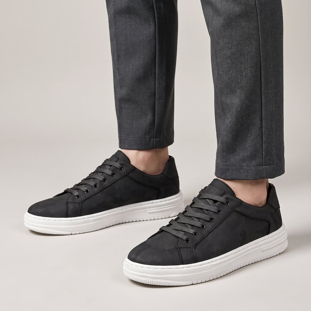Sneakers in Versatile Design Canyon Colour Genuine Leather