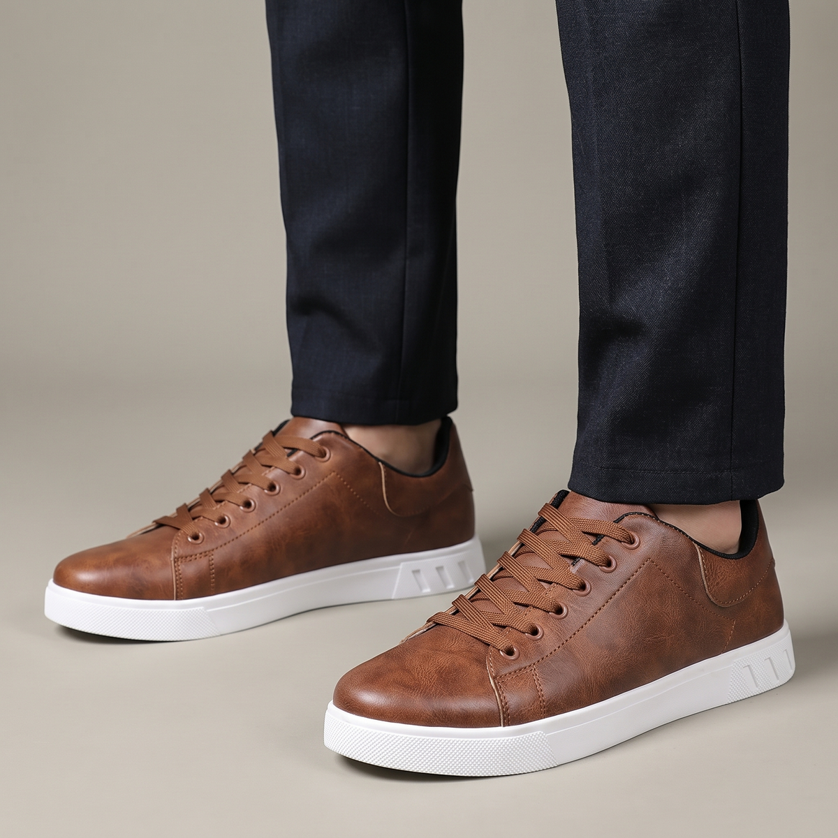 Sneakers in Premium Leather Elegant with Clean and Lightweight Design
